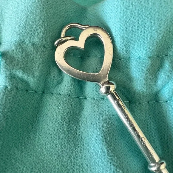 Retired Tiffany large open heart key - Picture 10 of 11